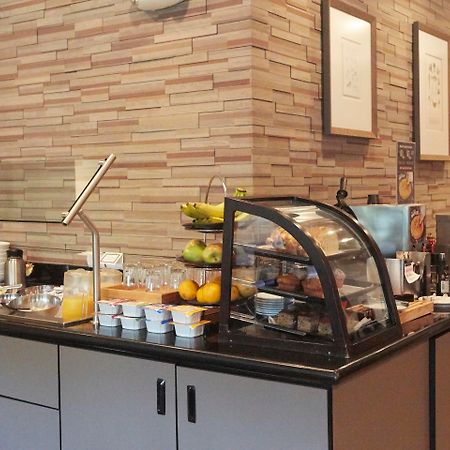 Radisson Hotel Portland Airport Exterior photo