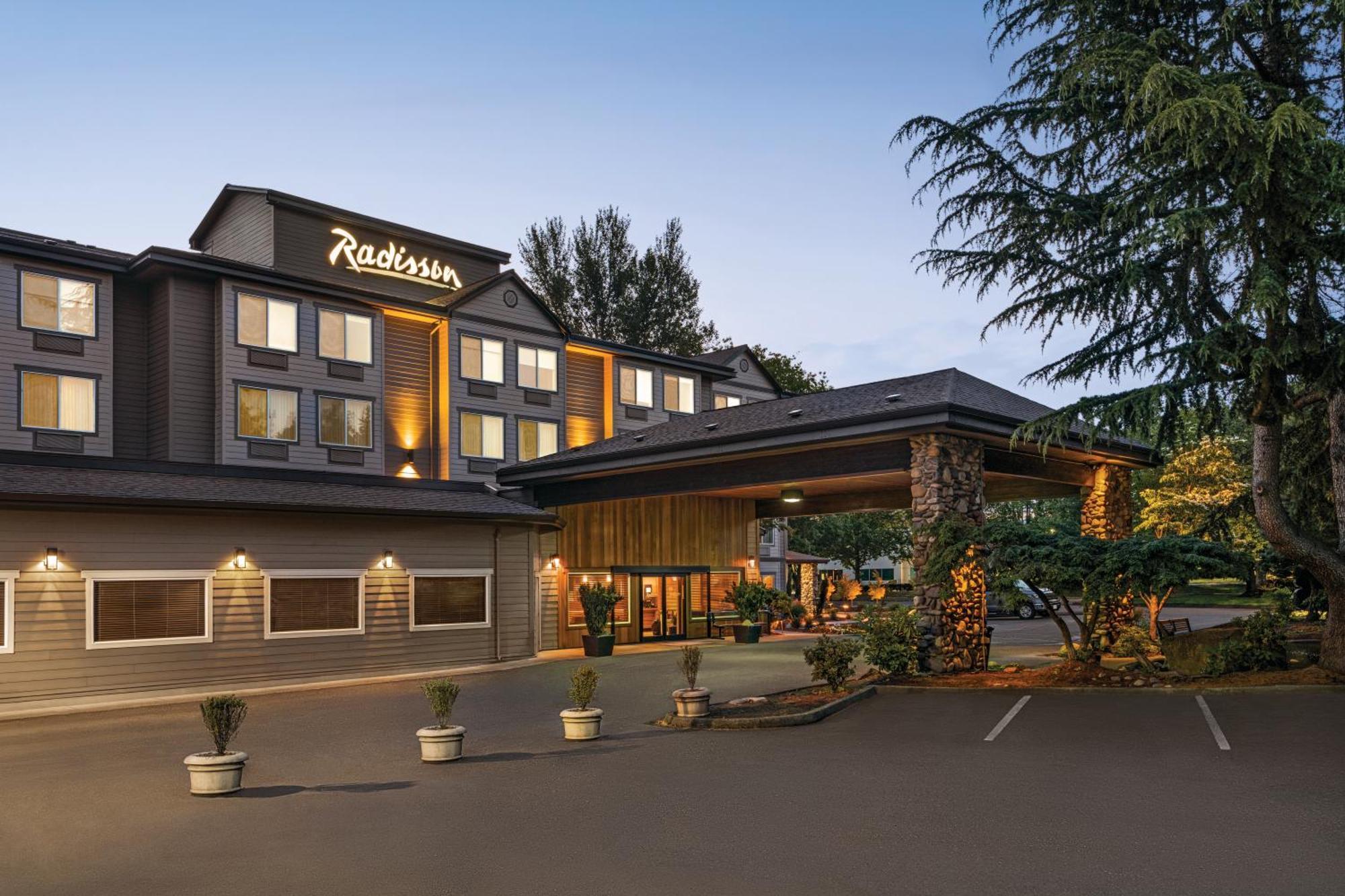 Radisson Hotel Portland Airport Exterior photo