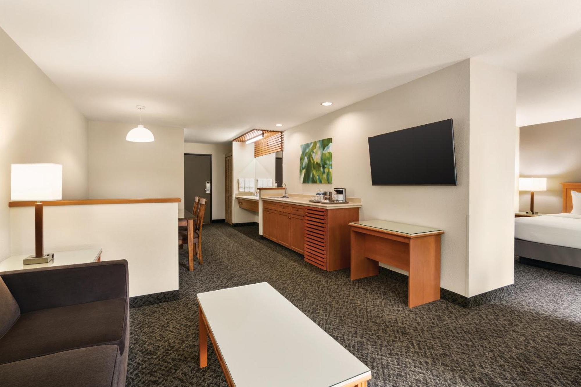 Radisson Hotel Portland Airport Exterior photo