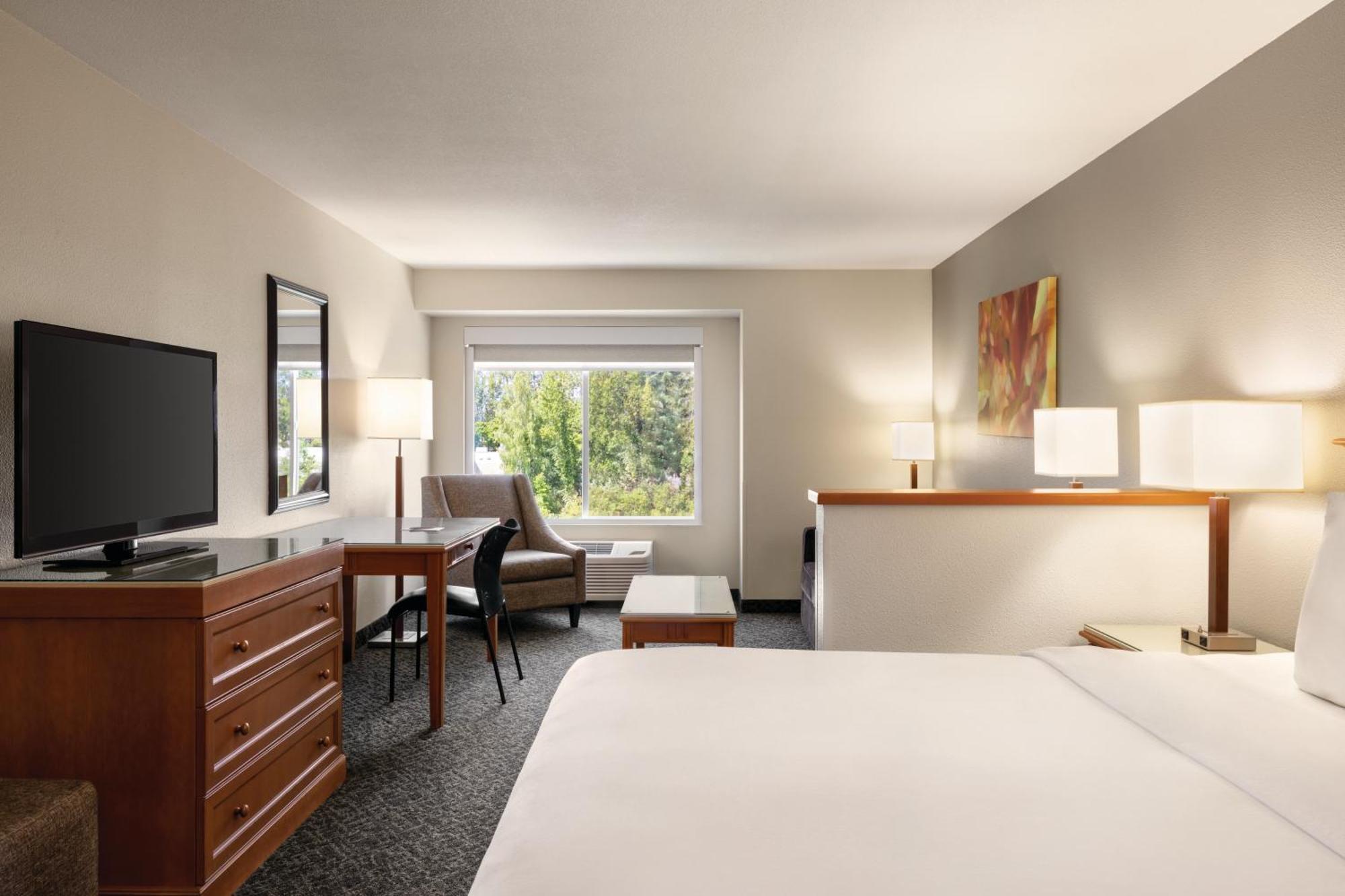 Radisson Hotel Portland Airport Exterior photo