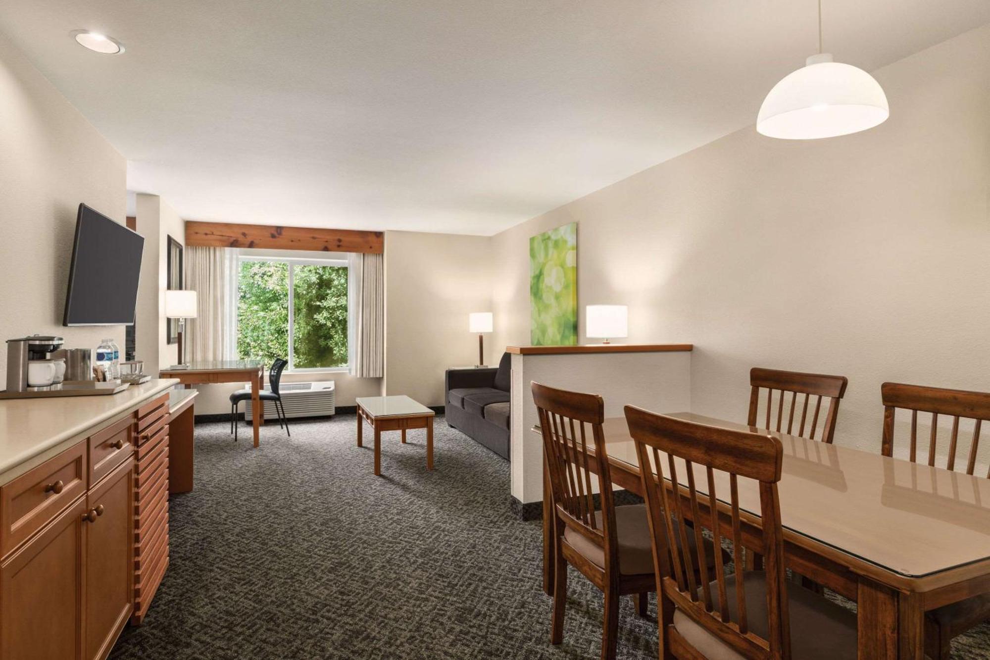 Radisson Hotel Portland Airport Exterior photo