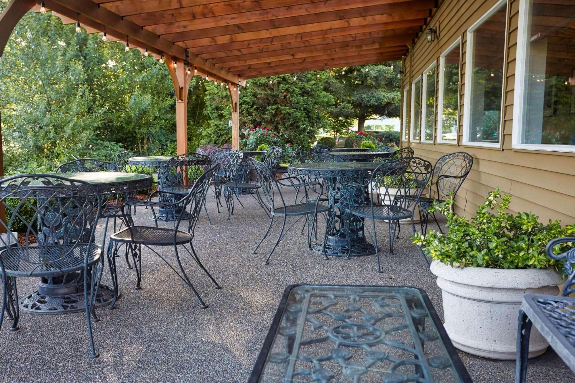 Radisson Hotel Portland Airport Exterior photo