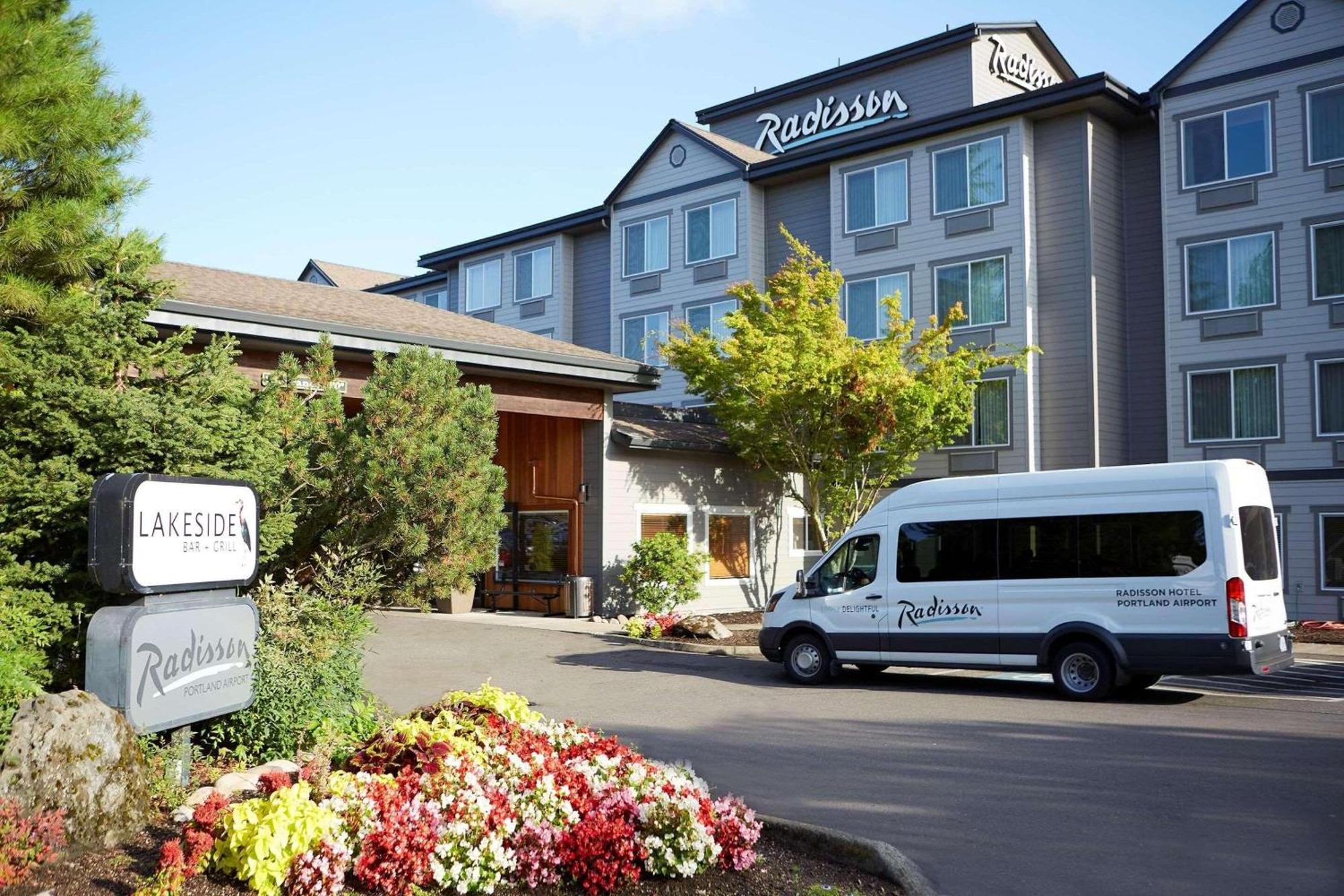 Radisson Hotel Portland Airport Exterior photo