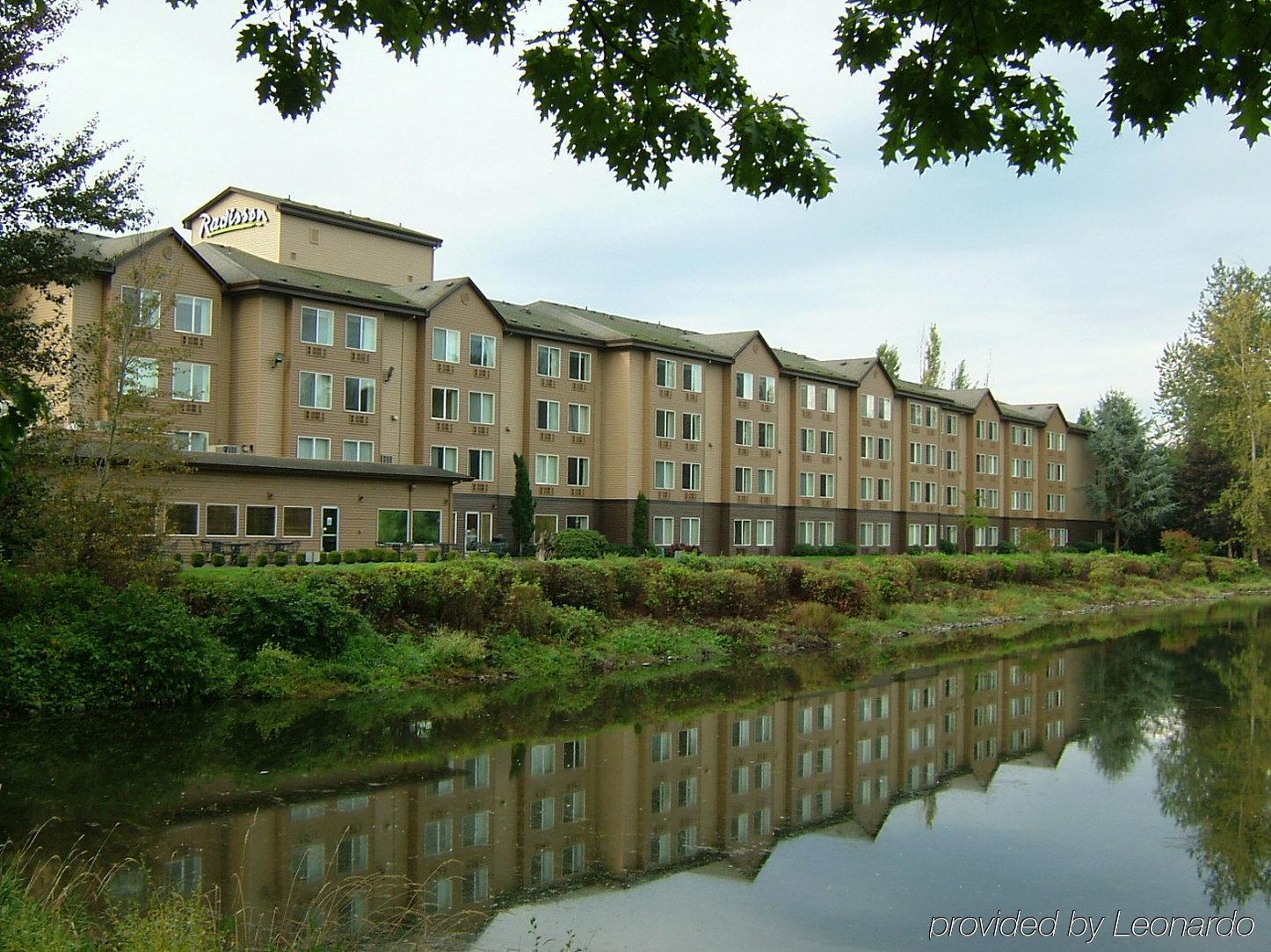 Radisson Hotel Portland Airport Exterior photo