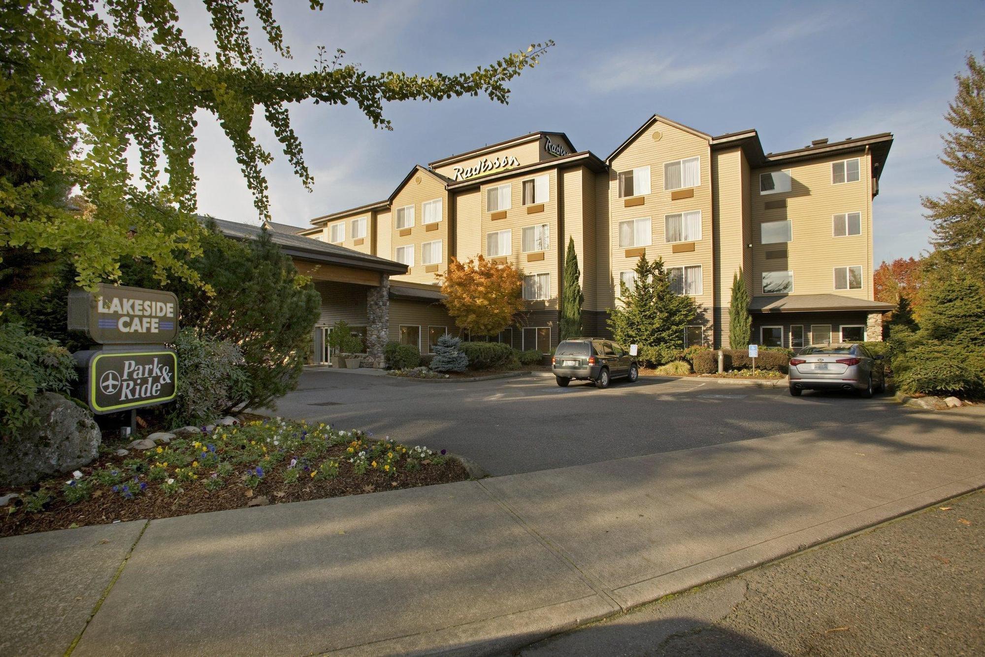 Radisson Hotel Portland Airport Exterior photo