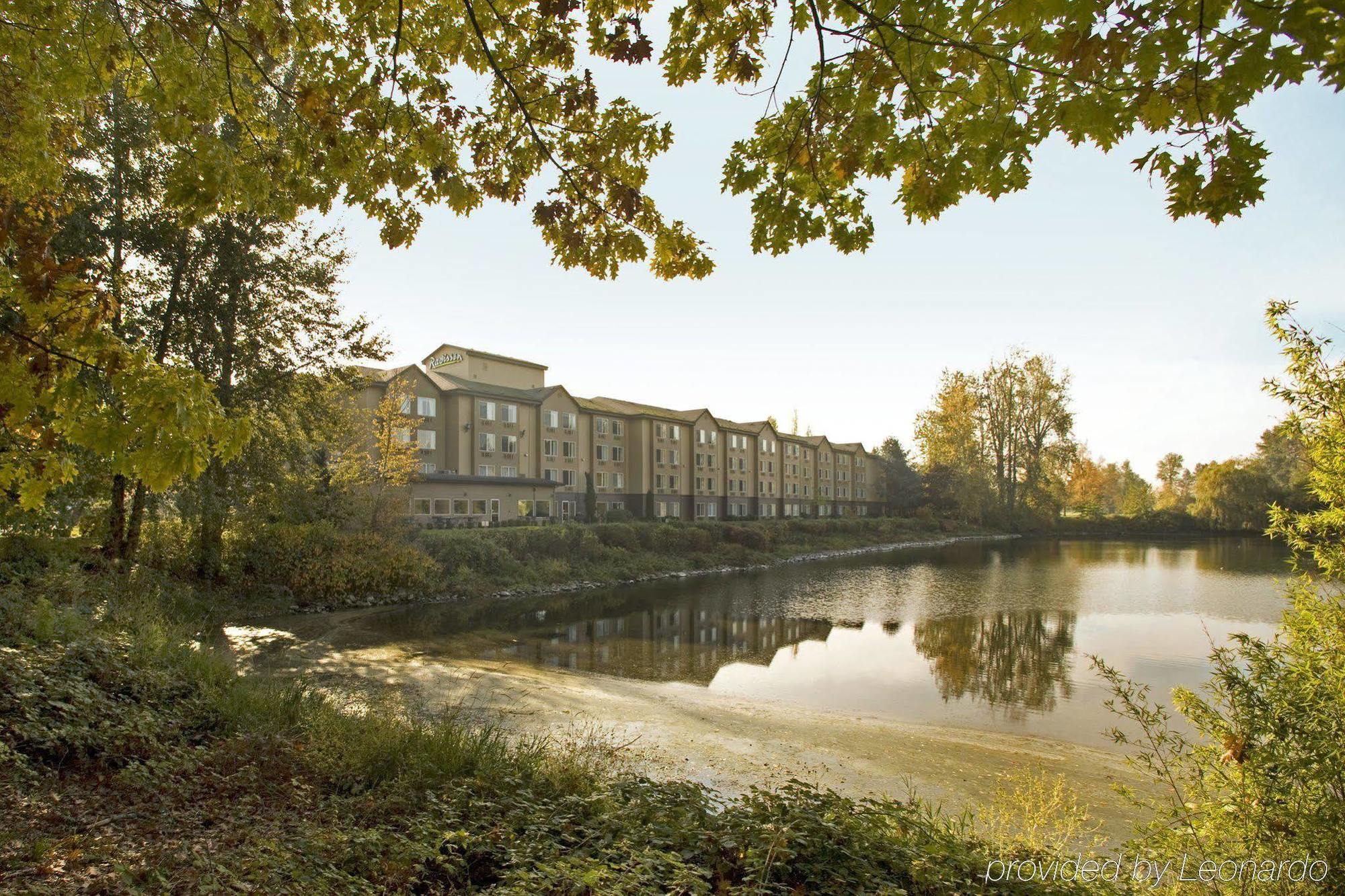 Radisson Hotel Portland Airport Exterior photo