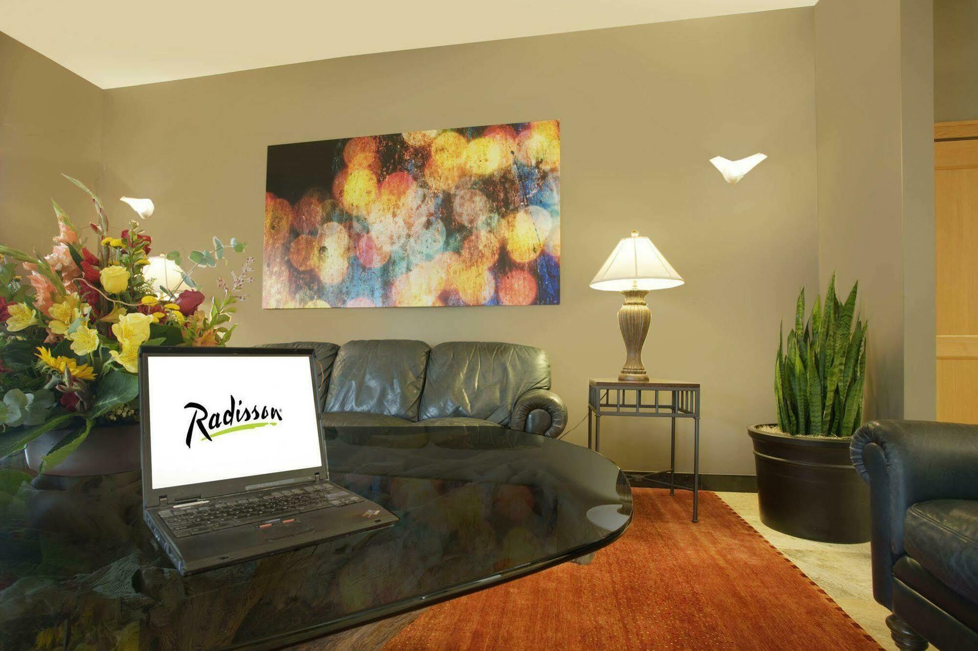 Radisson Hotel Portland Airport Exterior photo